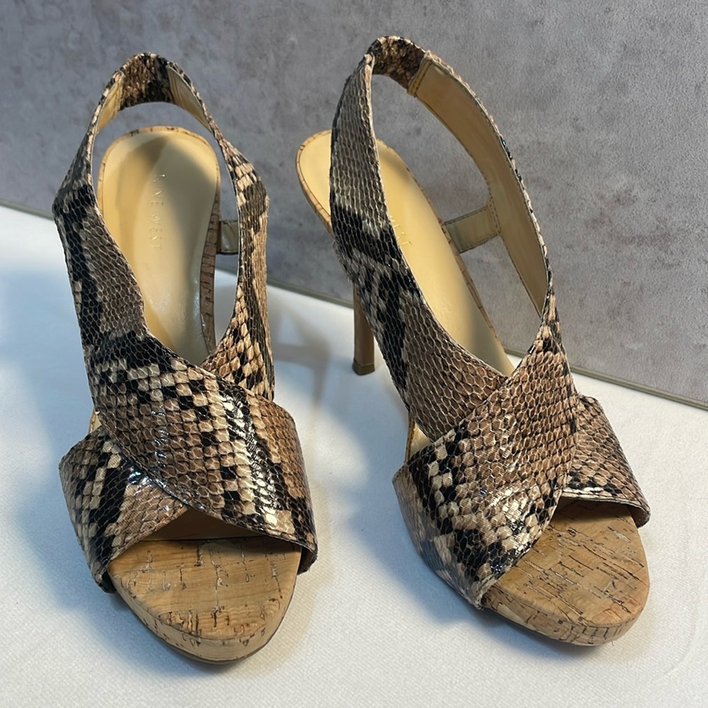 NINE WEST Snakeskin Cork Bottom 4”‎ Heels Crossover Straps Sandals Classic 8.5M